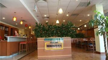 Lunch and dinner served