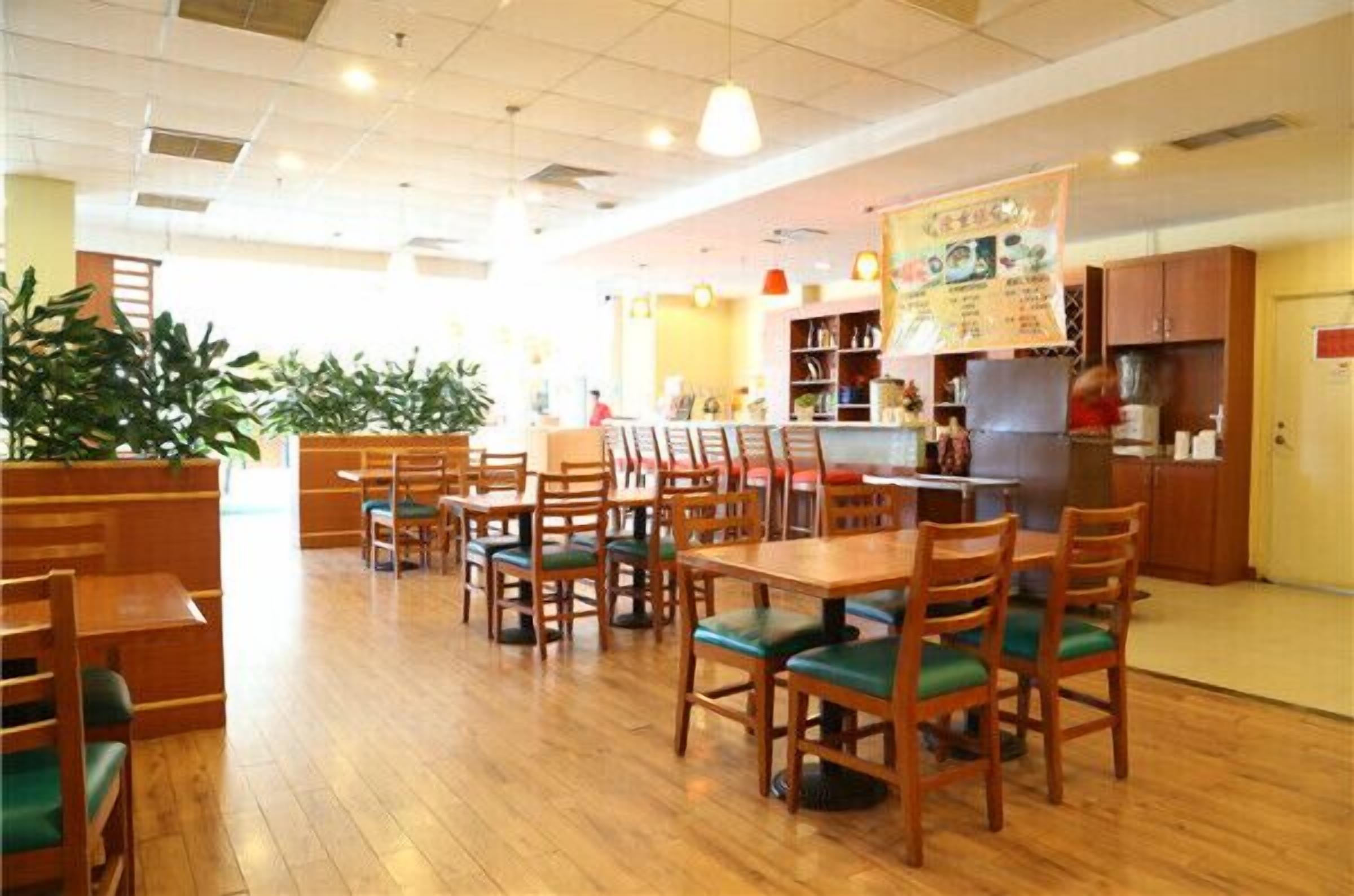 Lunch and dinner served