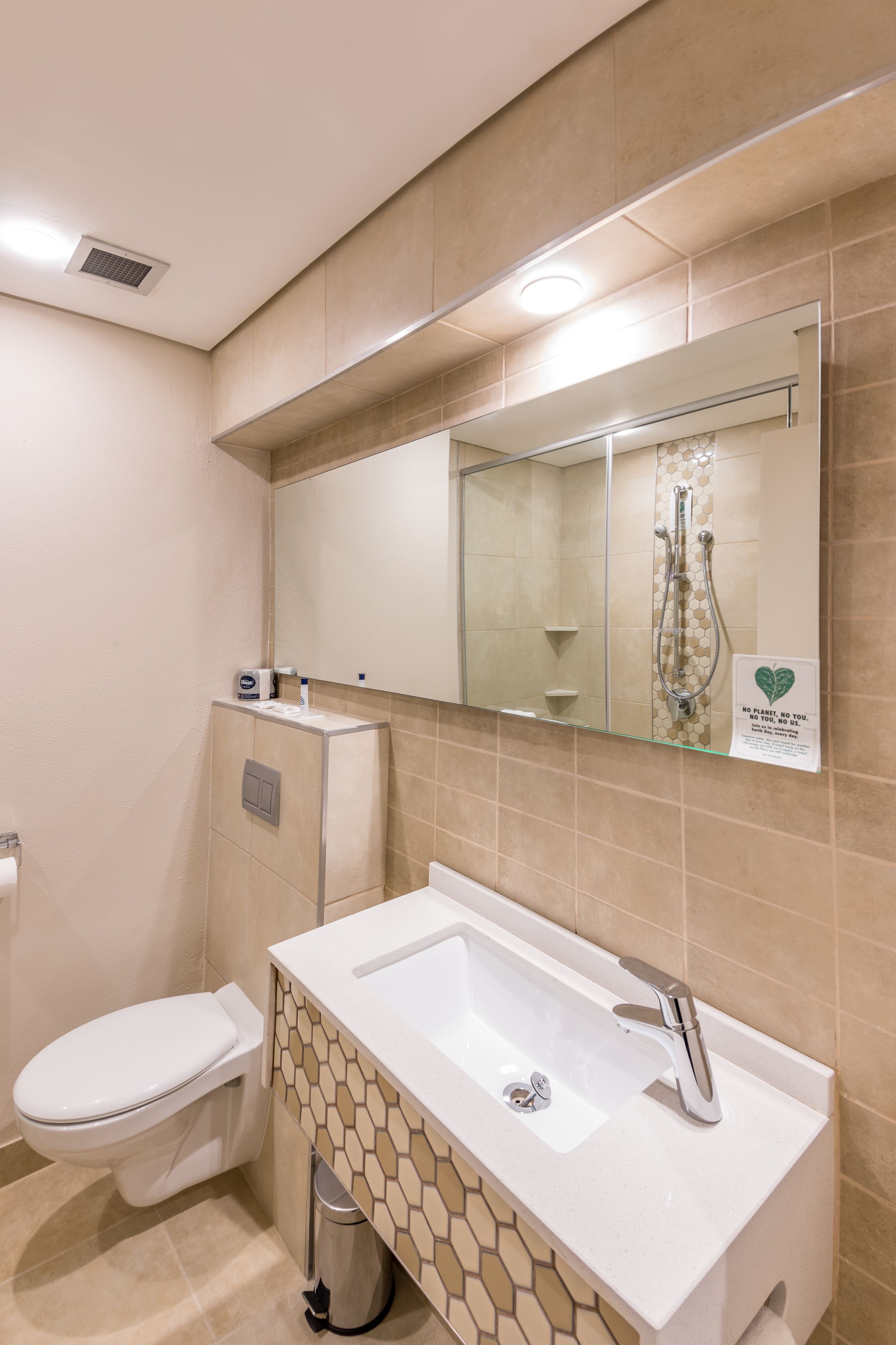 shower, hydromassage showerhead, free toiletries, hair dryer