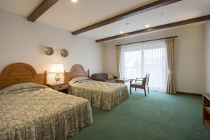 Caja fuerte, escritorio, cunas (de pago) y wifi gratis