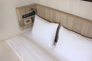 Semi Double Room - Free-flowing drinks1hour (Within 15:00-20:00 only) | In-room safe, desk, free WiFi, bed sheets - Hotel IL FIORE Kasai (Tokyo)