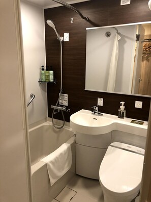 Bathroom shower - Hotel IL FIORE Kasai (Tokyo)