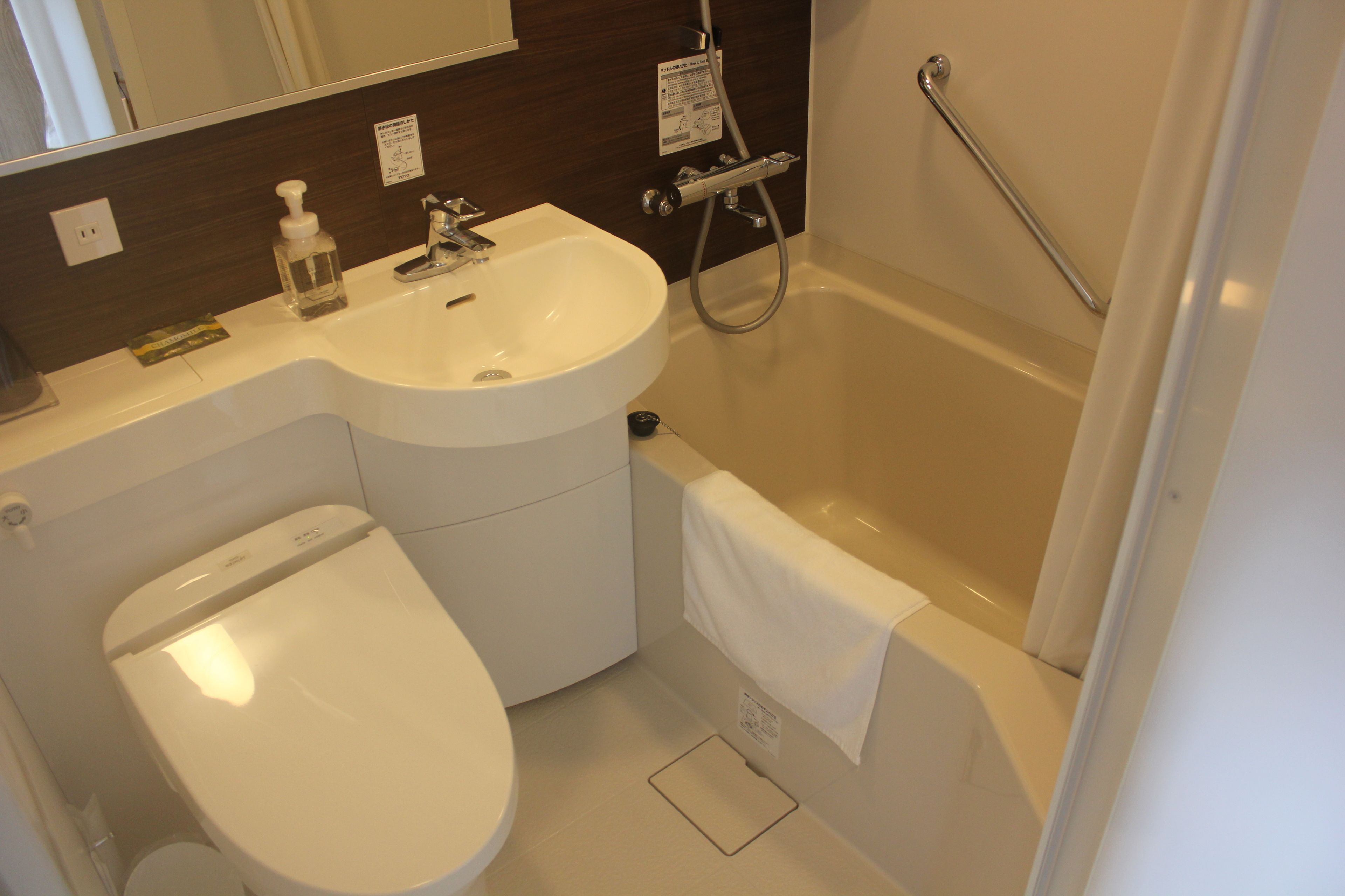 combined shower/bathtub, free toiletries, hair dryer, slippers