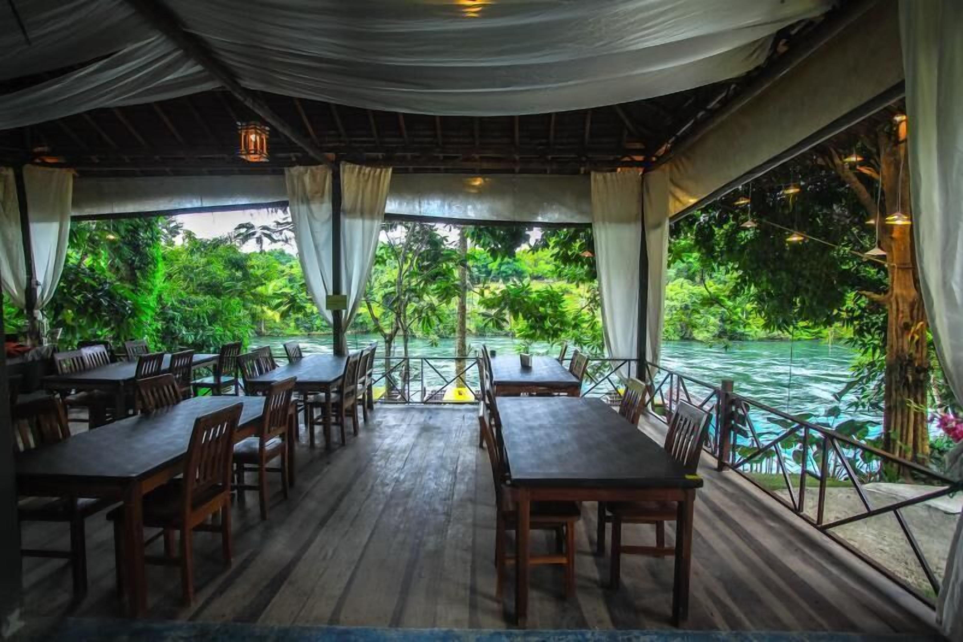 Breakfast, lunch, dinner served; Thai cuisine 