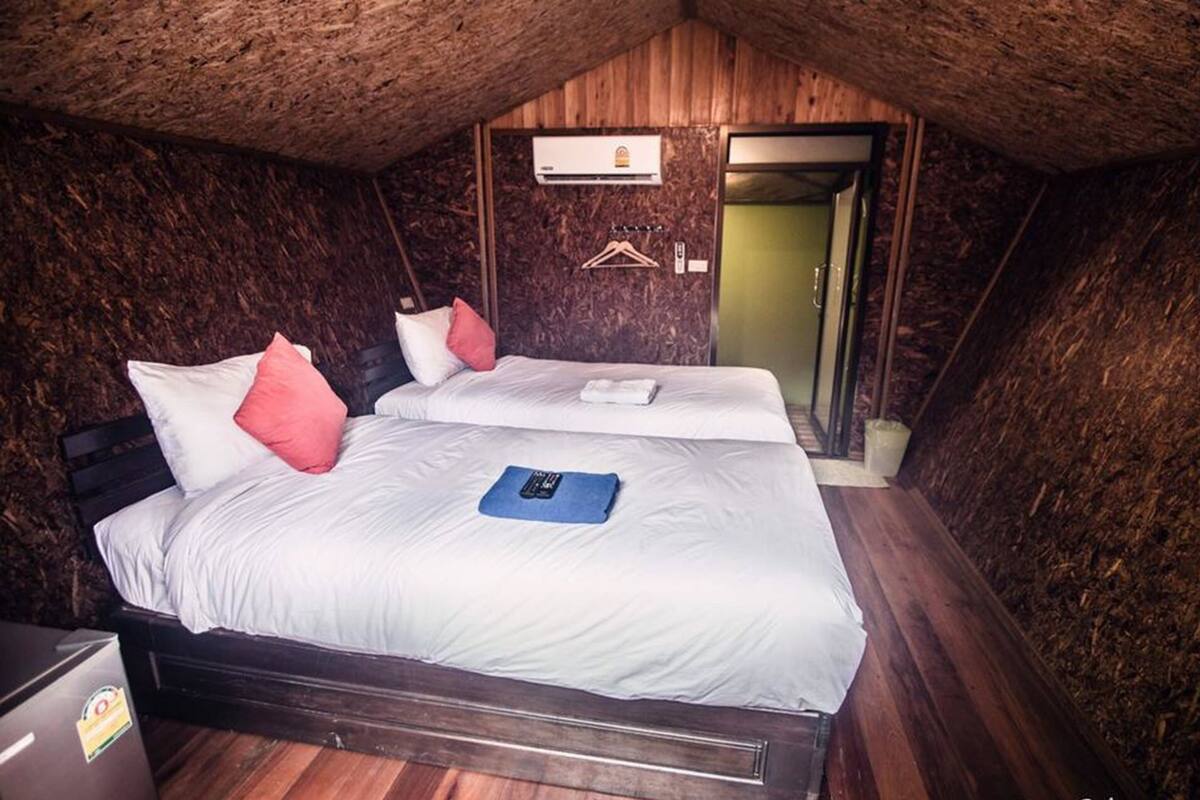 Deluxe Room with Garden View | WiFi (free)