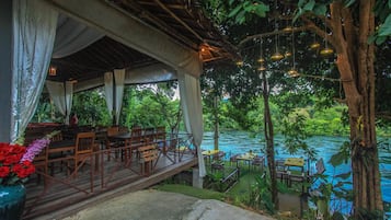 Aperto a colazione, pranzo e cena, cucina thai
