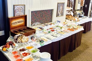 Free buffet breakfast on weekends