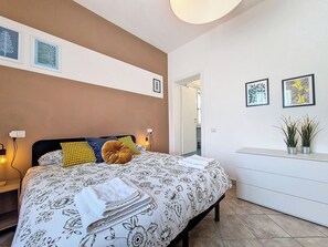 Chambre Double ou avec lits jumeaux | Lit parapluie, Wi-Fi gratuit, draps fournis