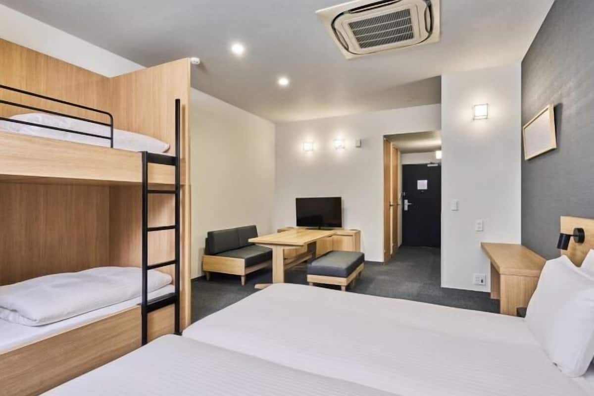 Down comforters, in-room safe, desk, WiFi (free)