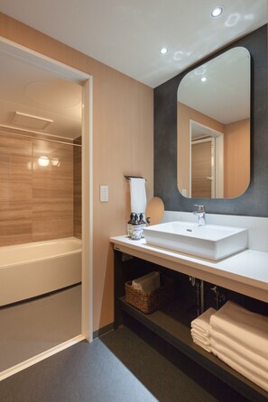 Bathroom sink - MIMARU Tokyo Ueno North (Tokyo)