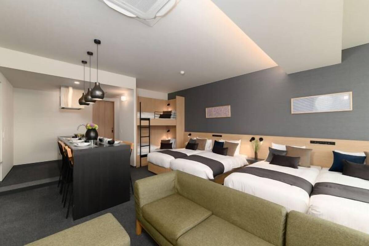 Down comforters, in-room safe, desk, WiFi (free)