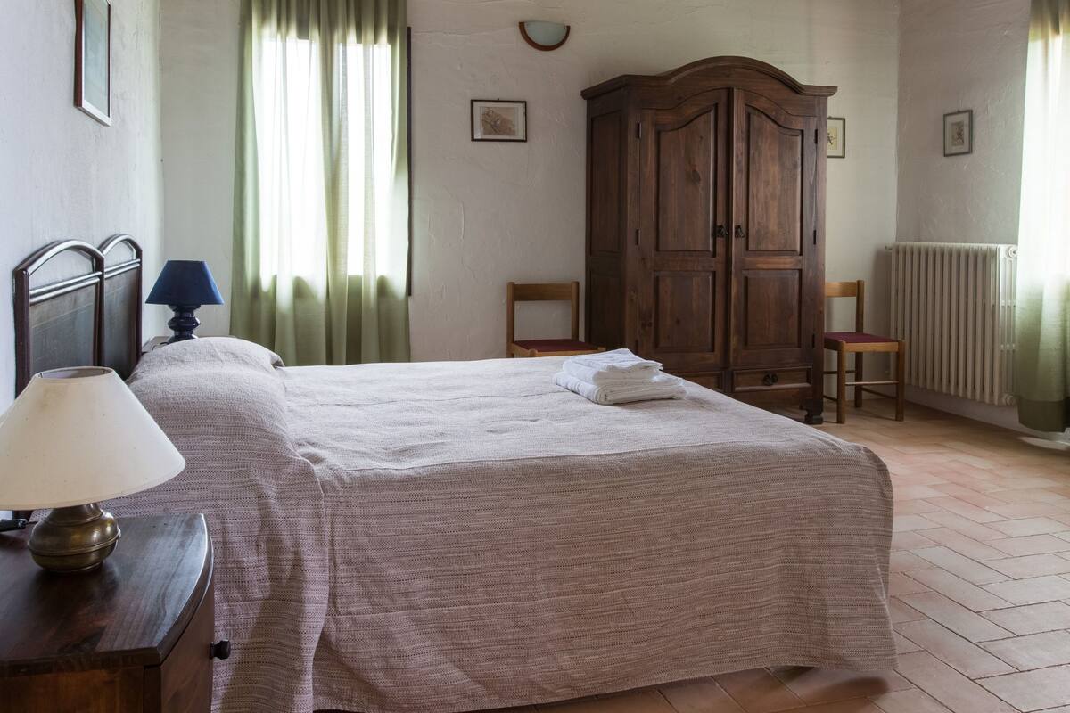 Free WiFi, bed sheets, wheelchair access