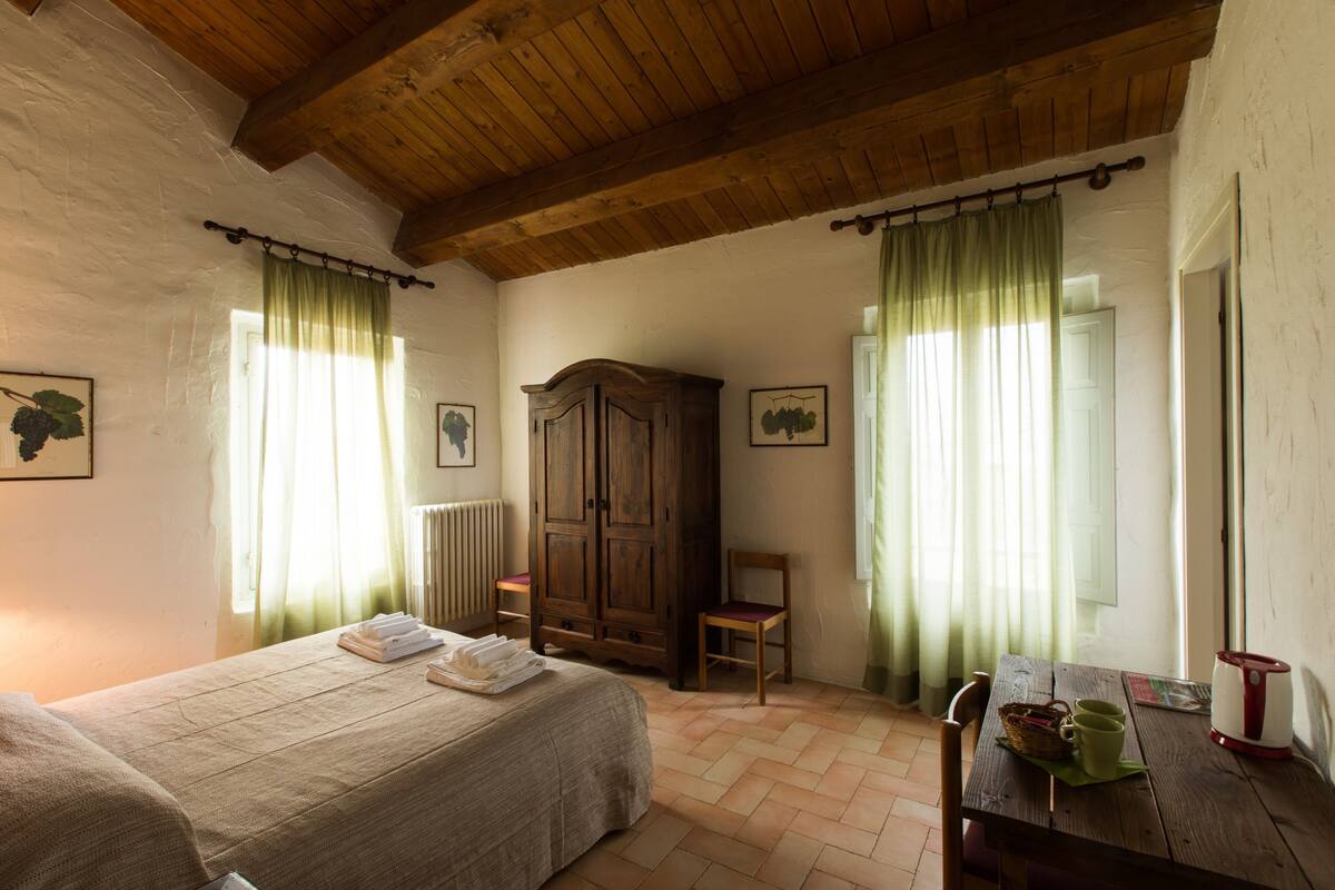 Free WiFi, bed sheets, wheelchair access