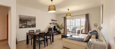 Apartment (3 Bedrooms) | Front of property