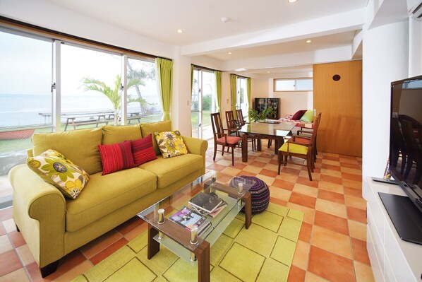 Beach & Garden Room 1F, Non-Smoking | Living room