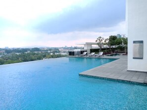 Outdoor pool - 1Tebrau Premium Suites by 12stay (Johor Bahru)