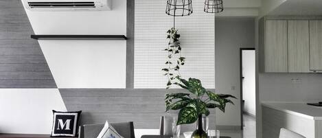 Khu vực ăn uống tại phòng