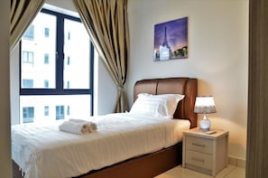 1 kamar tidur, meja kerja, setrika/meja setrika, dan Wi-Fi gratis