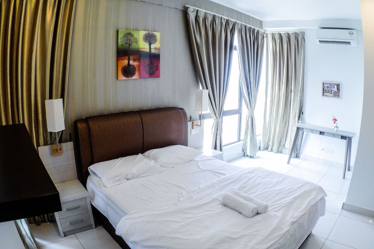 3 Bedrooms 1238 Sqf  | 1 bedroom, desk, iron/ironing board, free WiFi