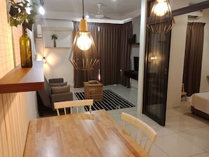 Studio | Living area | 40-inch flat-screen TV with cable channels, LED TV