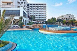 Indoor pool, 3 outdoor pools