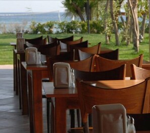 2 restaurants, breakfast served - Grand Hotel Temizel (Ayvalik)
