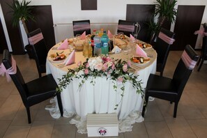 屋内結婚式場