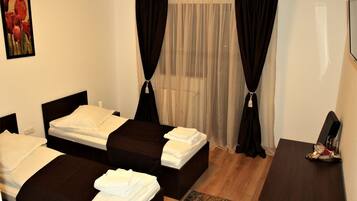 Double or Twin Room Budget | Wi-Fi gratis dan seprai linen