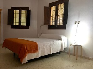 Quarto, banheiro privativo (6 adults) | Wi-Fi de cortesia, roupa de cama