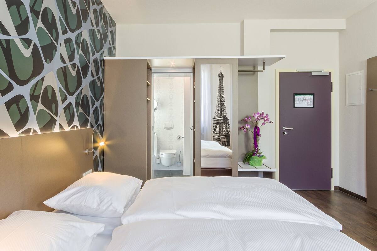 classic double room | in-room safe, desk, soundproofing, iron/ironing board