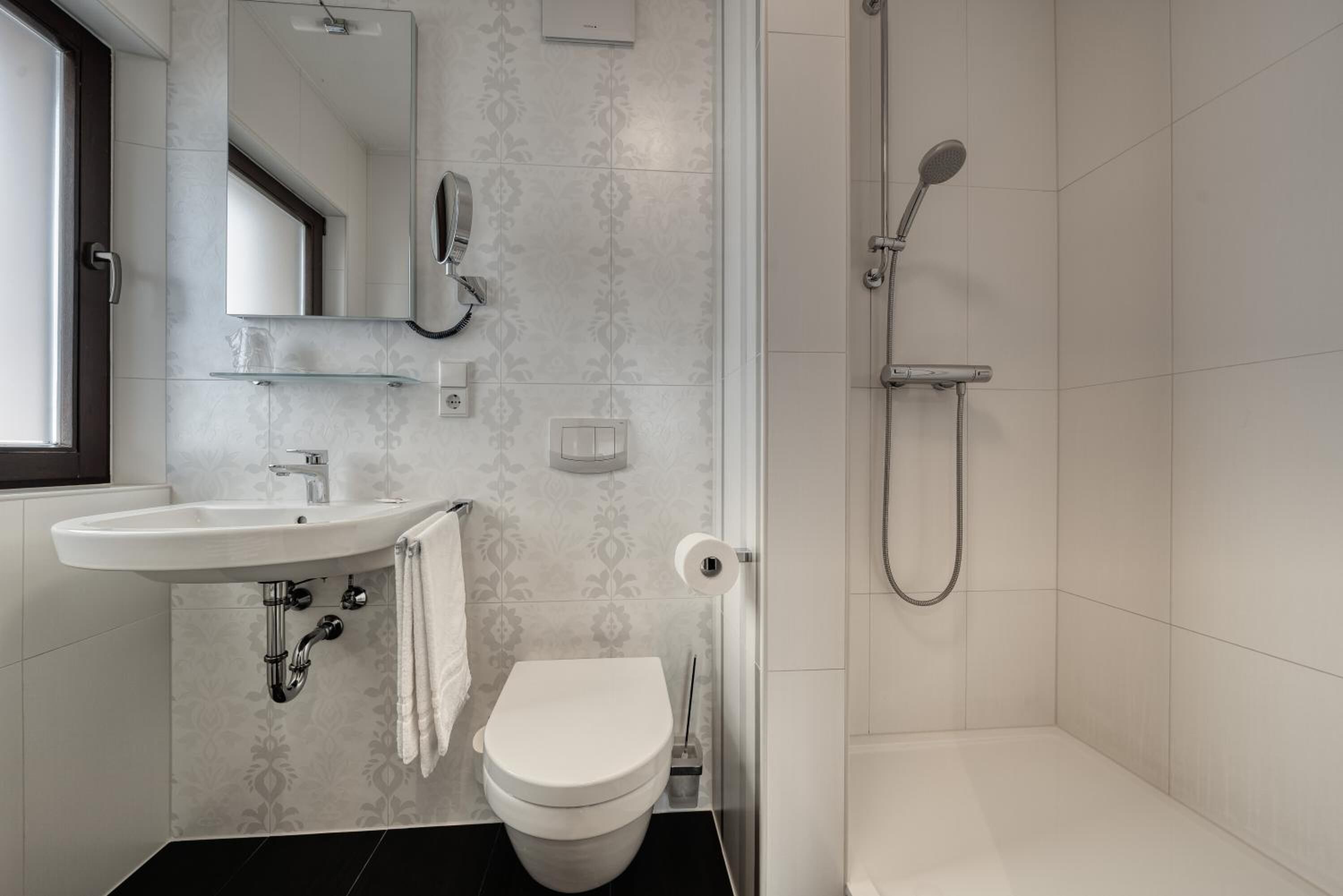 shower, free toiletries, hair dryer, towels