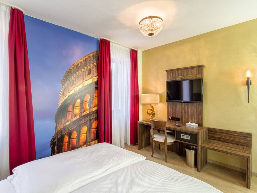 Cofres nos quartos, escrivaninha, quartos à prova de som