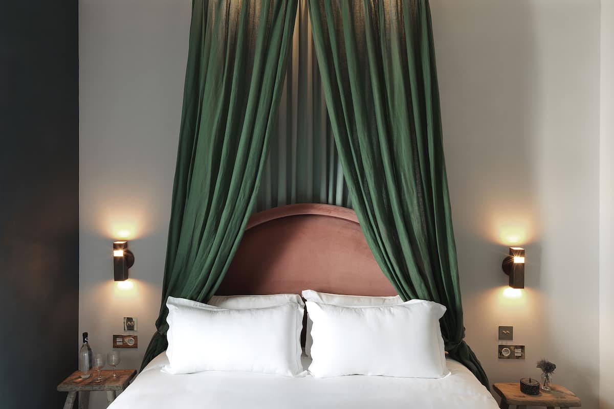2 habitaciones, ropa de cama de alta calidad y minibar