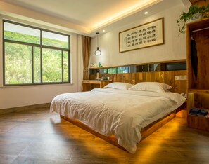 Minibar, desk, blackout drapes, soundproofing - Huangshan Shui Mo Xuan Hotel (Huangshan)