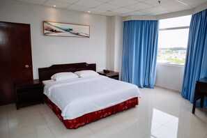 Suite Deluxe | Escritorio, cortinas opacas, tabla de planchar con plancha y wifi gratis