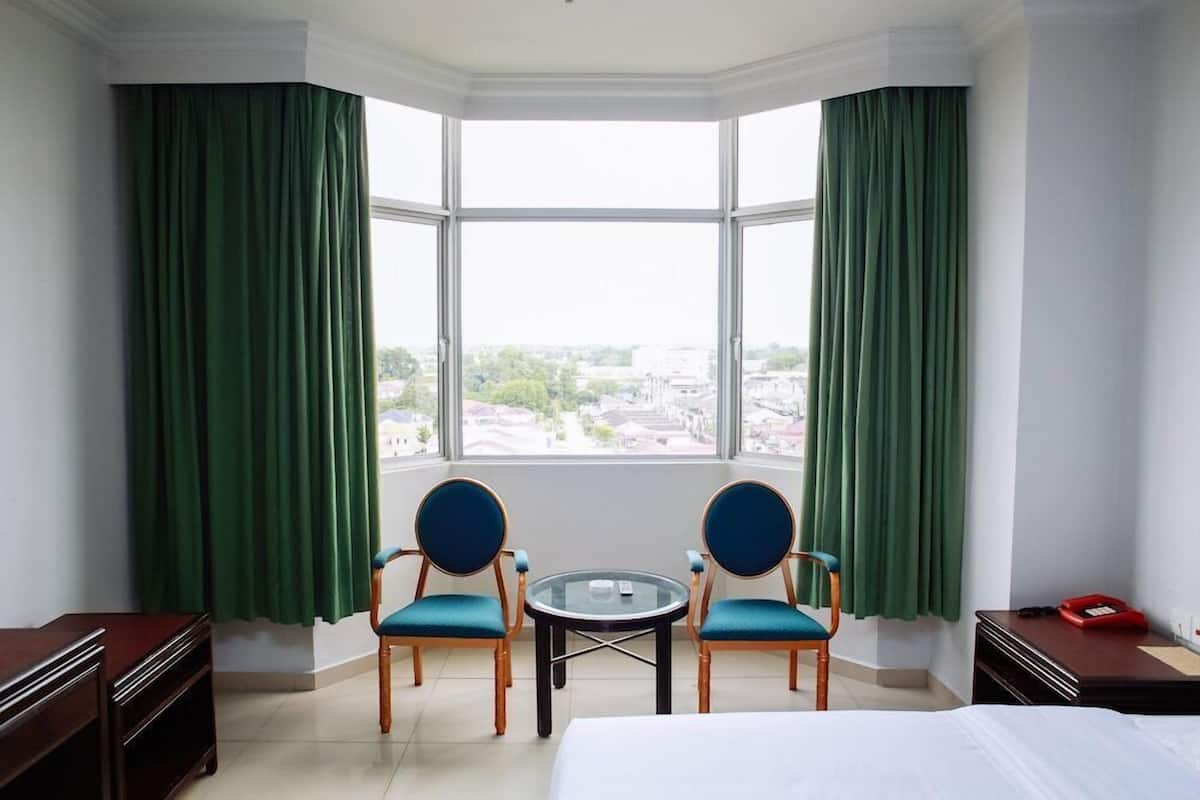 Desk, blackout drapes, iron/ironing board, free WiFi