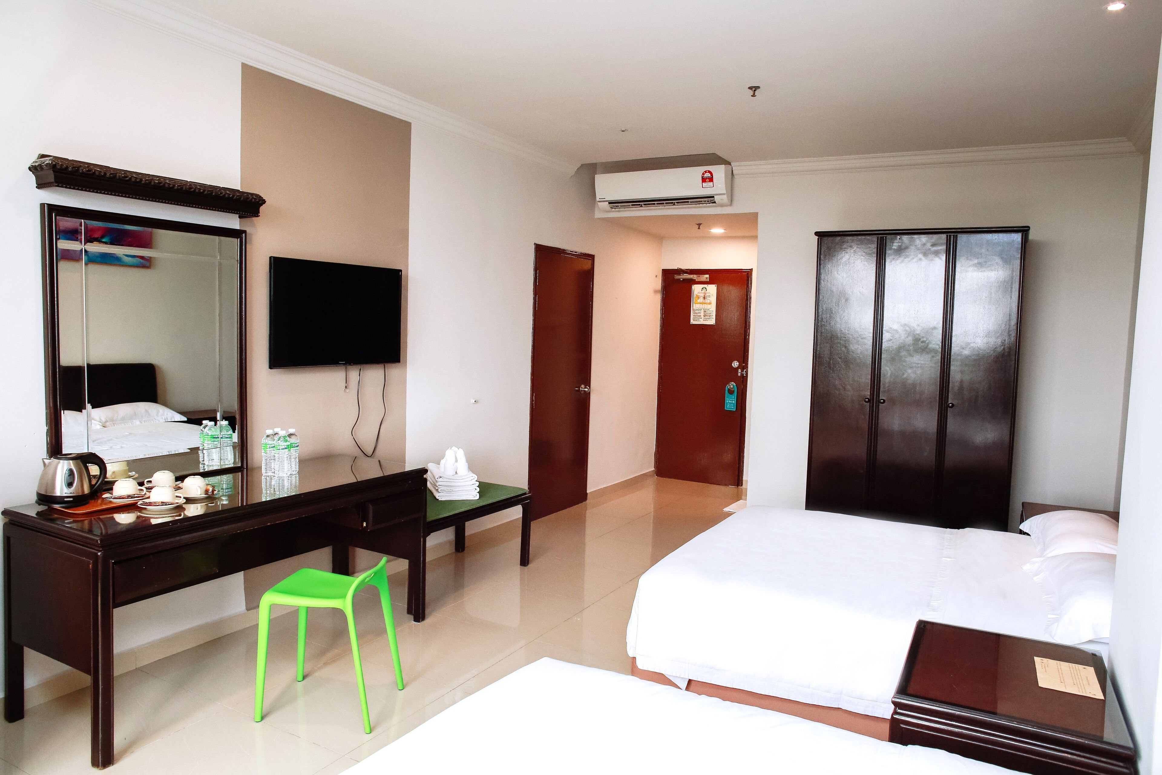 executive deluxe family | 1 bedroom, desk, blackout curtains, iron/ironing board