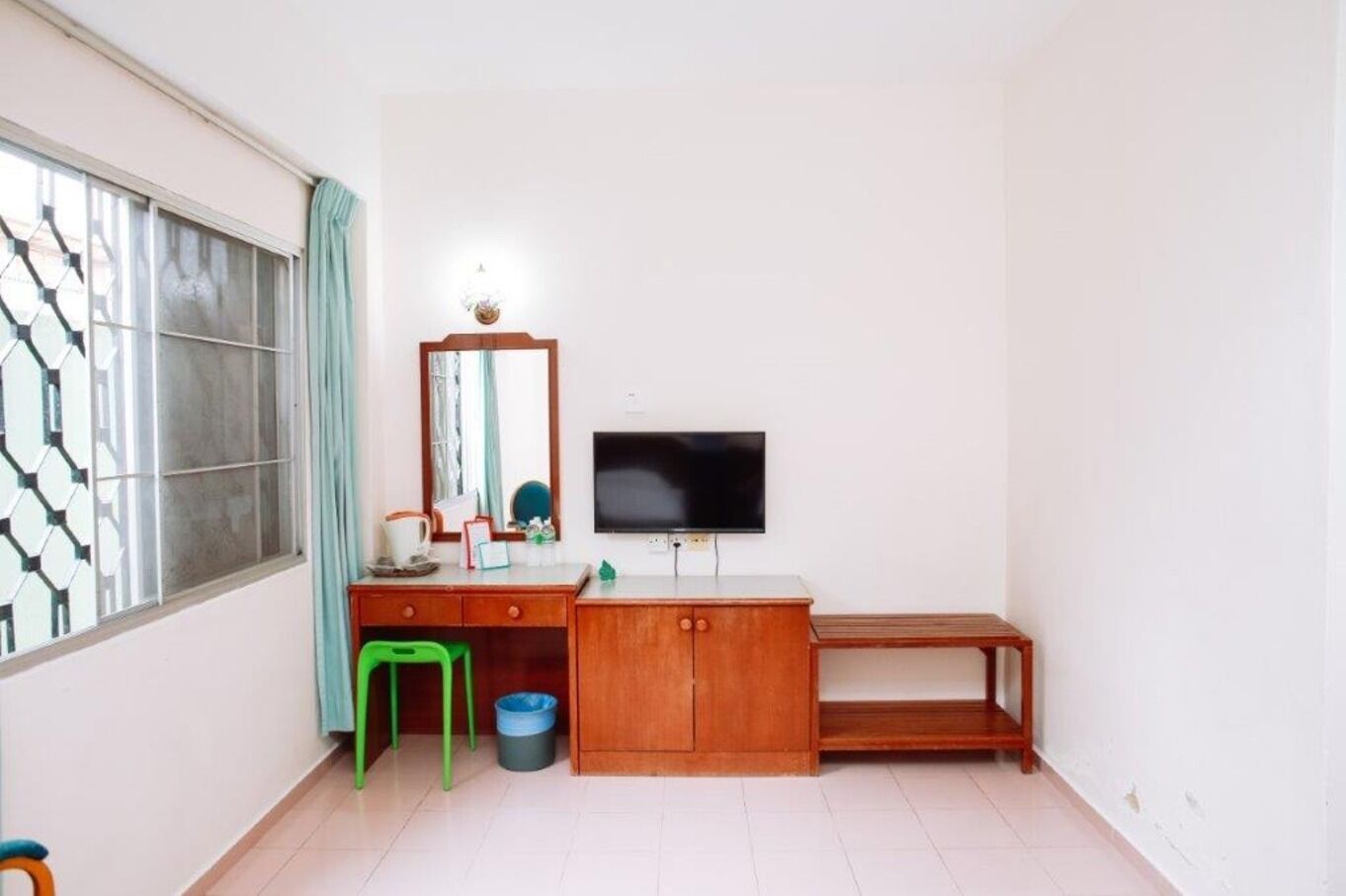 standard twin (building without lift) | 1 bedroom, desk, blackout curtains, iron/ironing board