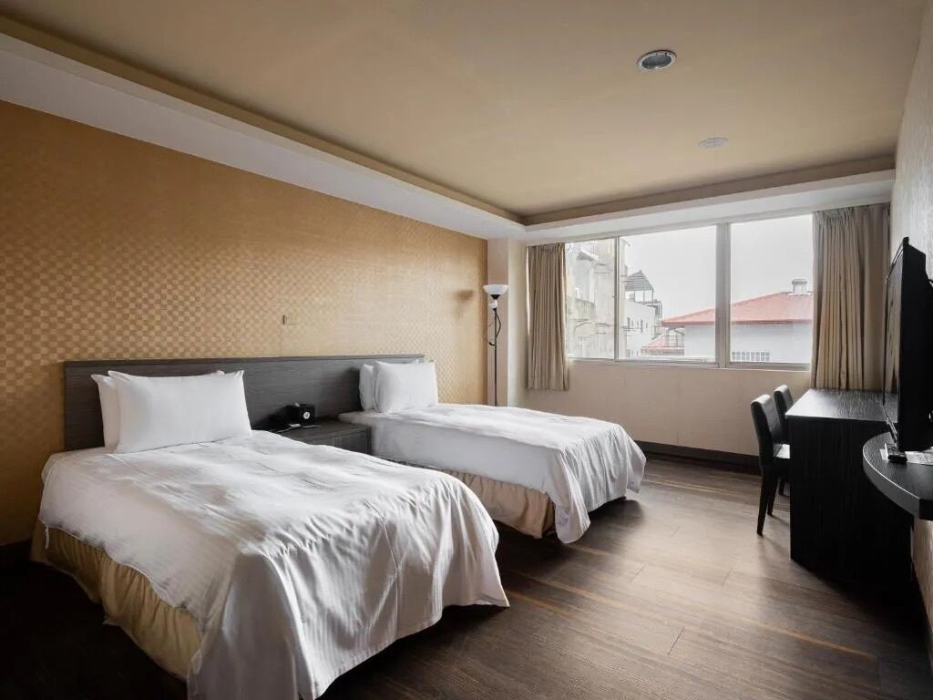 business twin room | 1 bedroom, premium bedding, free minibar, desk