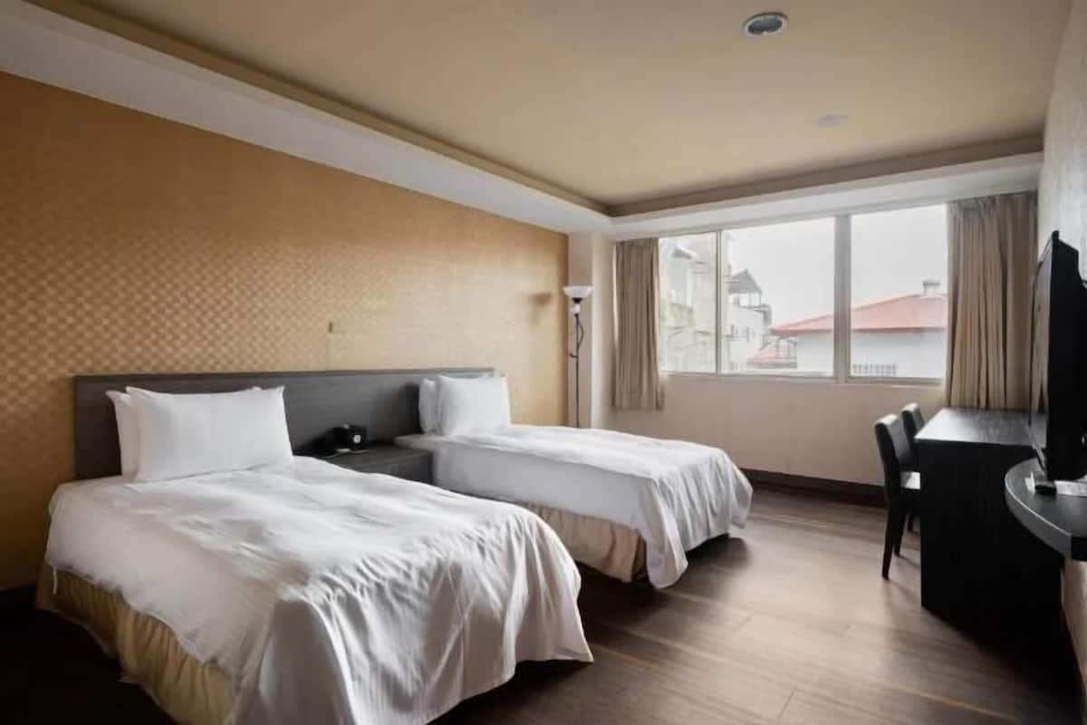 Premium bedding, free minibar, desk, laptop workspace