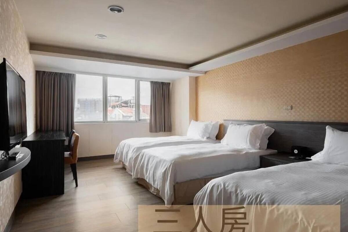 classic triple room, 3 single beds | 1 bedroom, premium bedding, free minibar, desk
