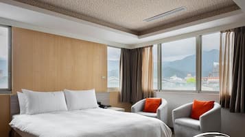 Standard-Doppelzimmer | Hochwertige Bettwaren, kostenlose Minibar, Schreibtisch