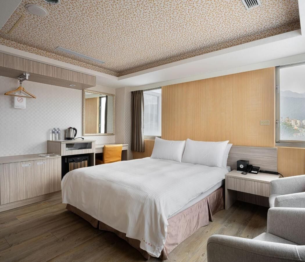 standard double room | 1 bedroom, premium bedding, free minibar, desk