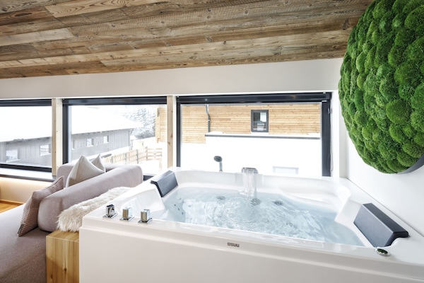 Chalet exclusivo, 2 habitaciones | Tina de hidromasaje privada