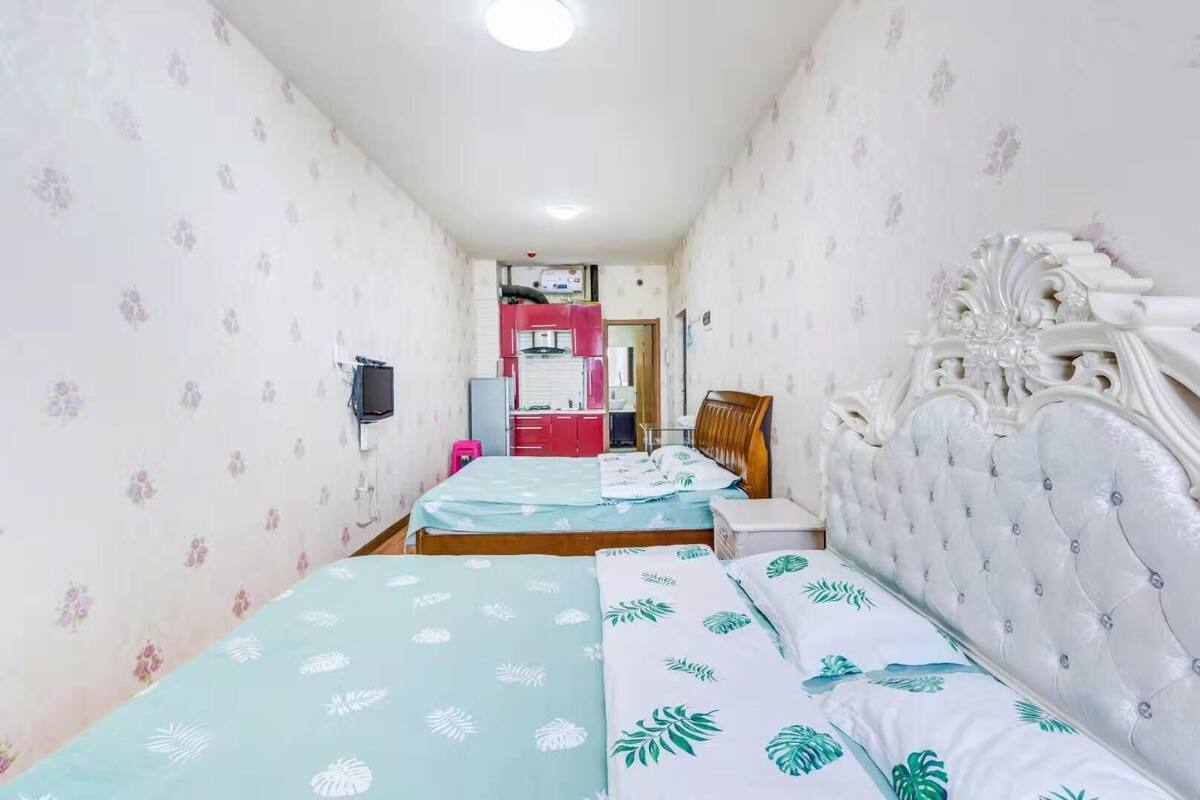 Deluxe-Dreibettzimmer | Schreibtisch, Verdunkelungsvorhänge, kostenloses WLAN