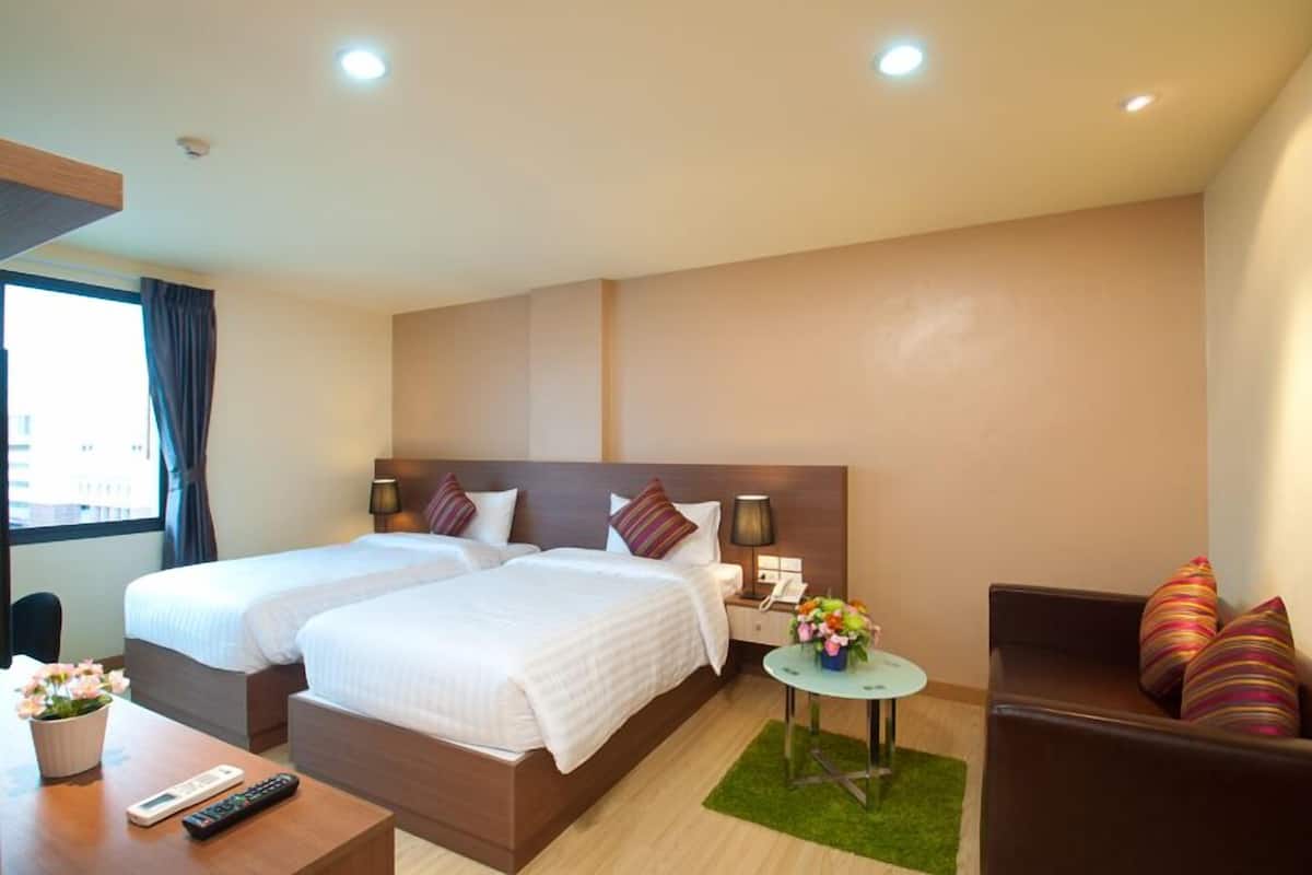 Habitación estándar con 2 camas individuales | 1 habitación, caja de seguridad en la habitación y escritorio