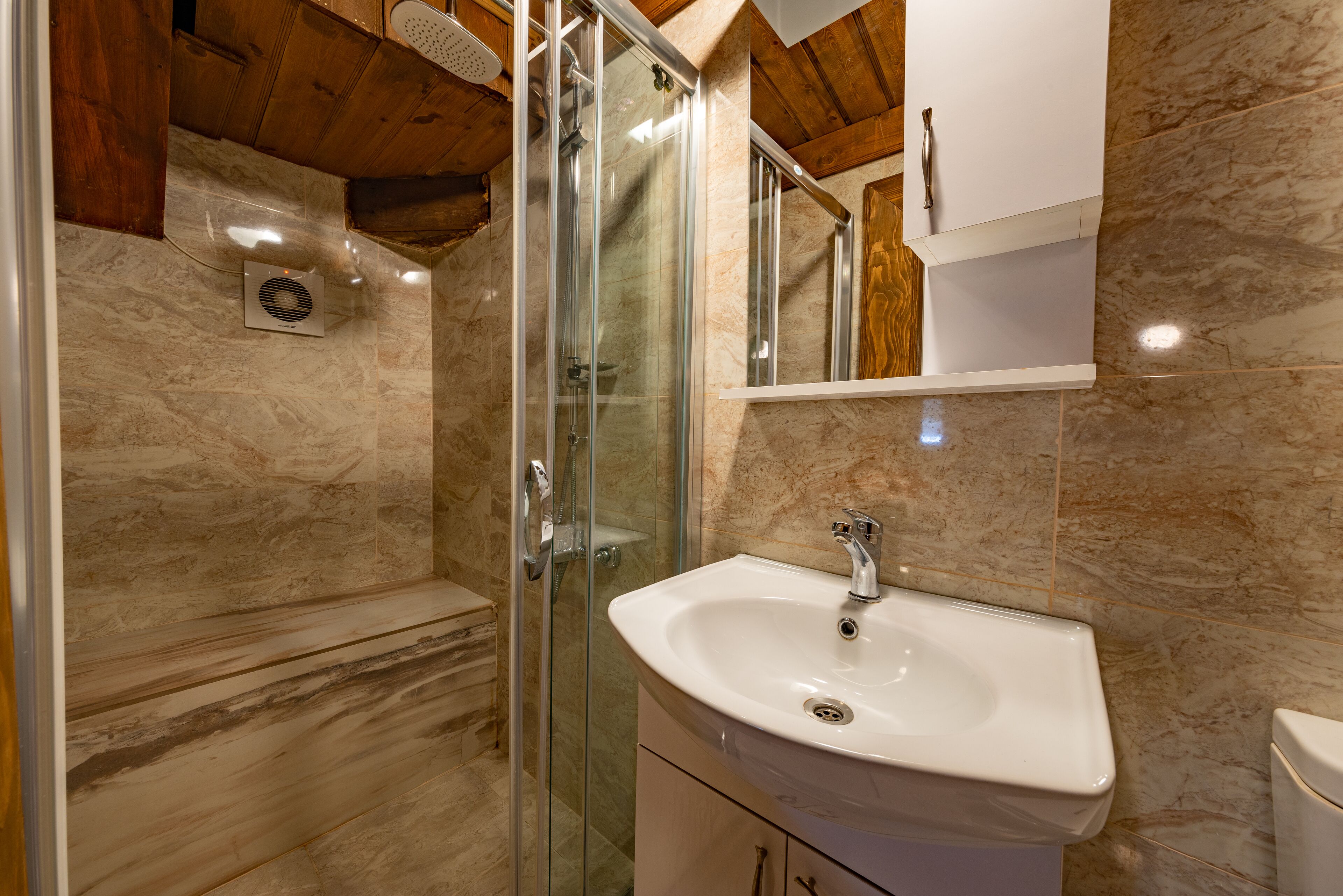 standard room | bathroom | shower, free toiletries, hair dryer, slippers