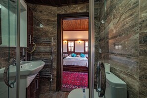 Standard Double Room, Mountain View | Bathroom