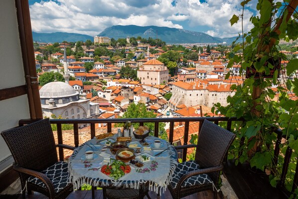 Petit déjeuner composé de spécialités régionales compris tous les jours