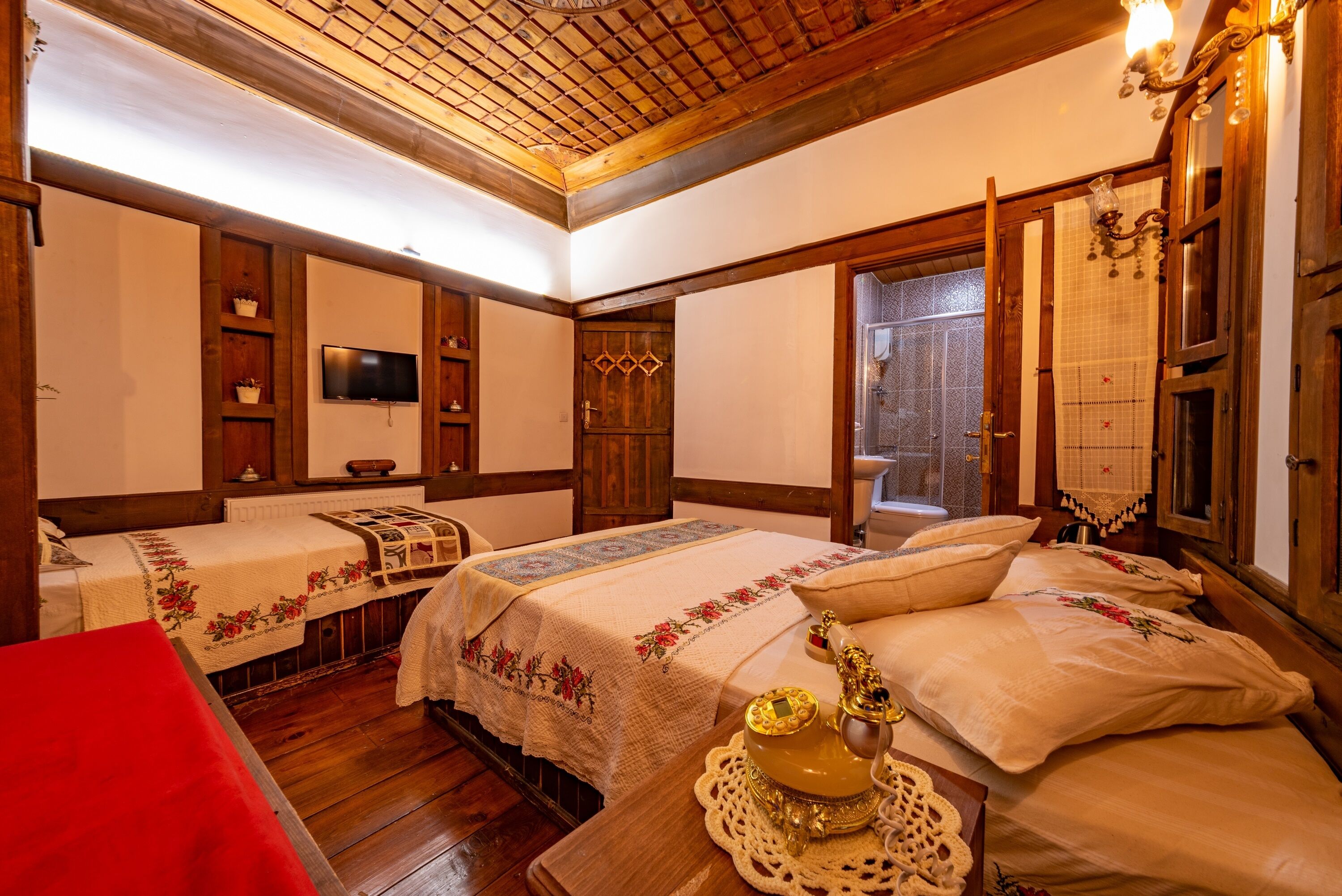 superior twin room, city view | 1 bedroom, premium bedding, free minibar items, desk